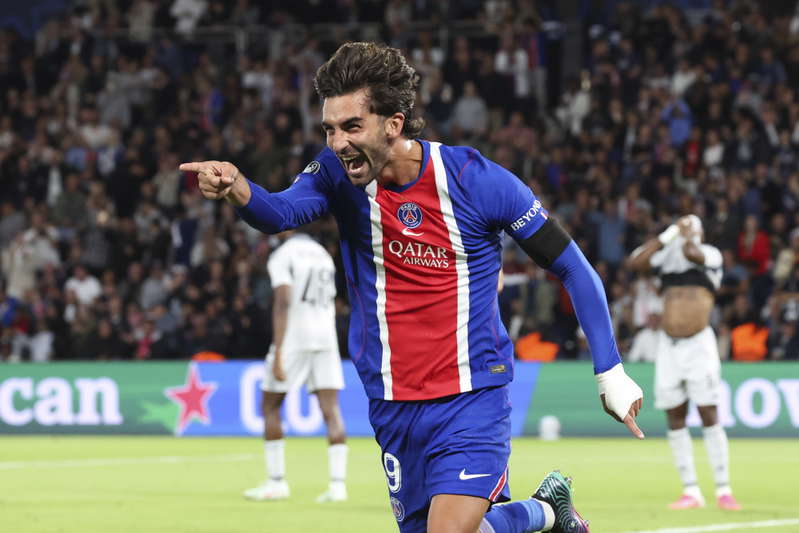 Ferran Torres rescata al PSG en su debut con un doblete tras el golpe del Rennes