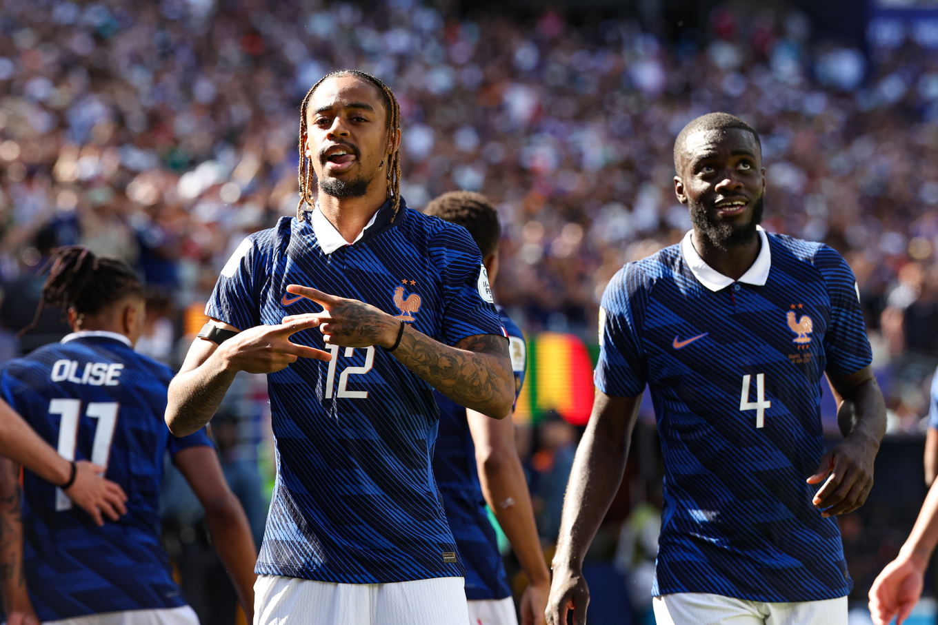 Bradley Barcola celebra después de anotar para Francia contra Senegal en el Mundial 2026