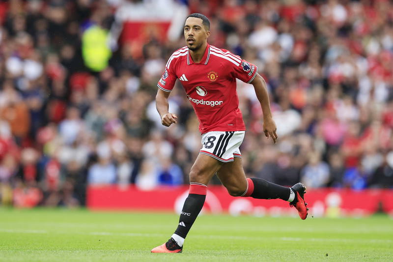 Youri Tielemans gets strong Leicester backing after Manchester United move