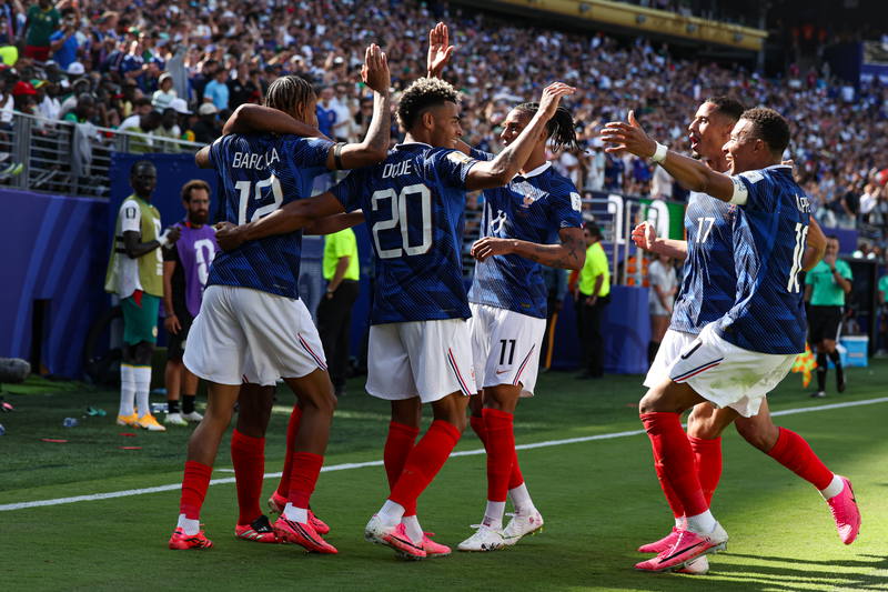 Francia-Irak, suspendido por un rayo y con FIFA aplazando la segunda parte en Filadelfia