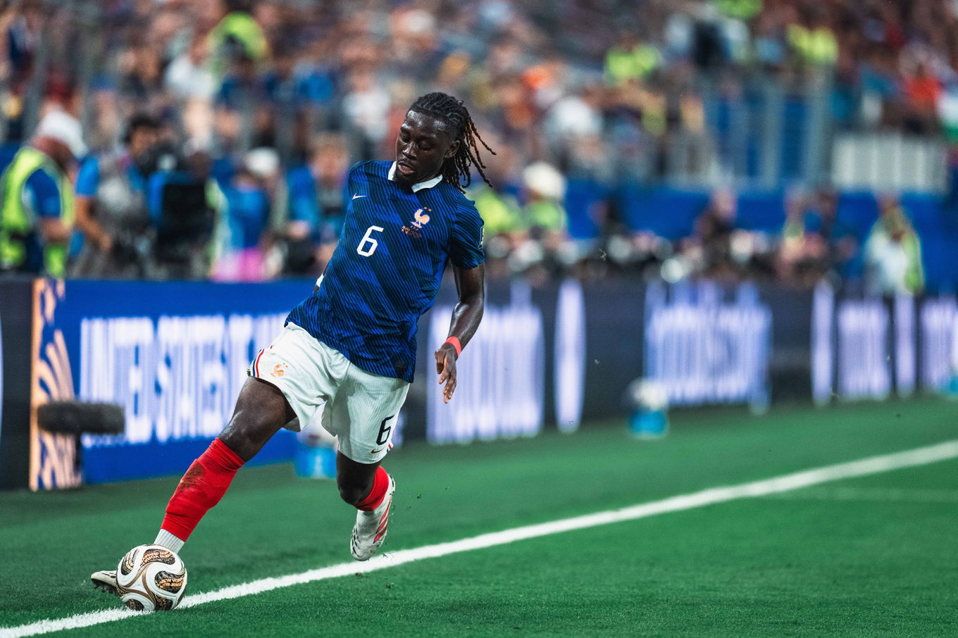 Manu Koné de Francia durante la semifinal del Mundial 2026 contra España en el AT&T Stadium de Arlington