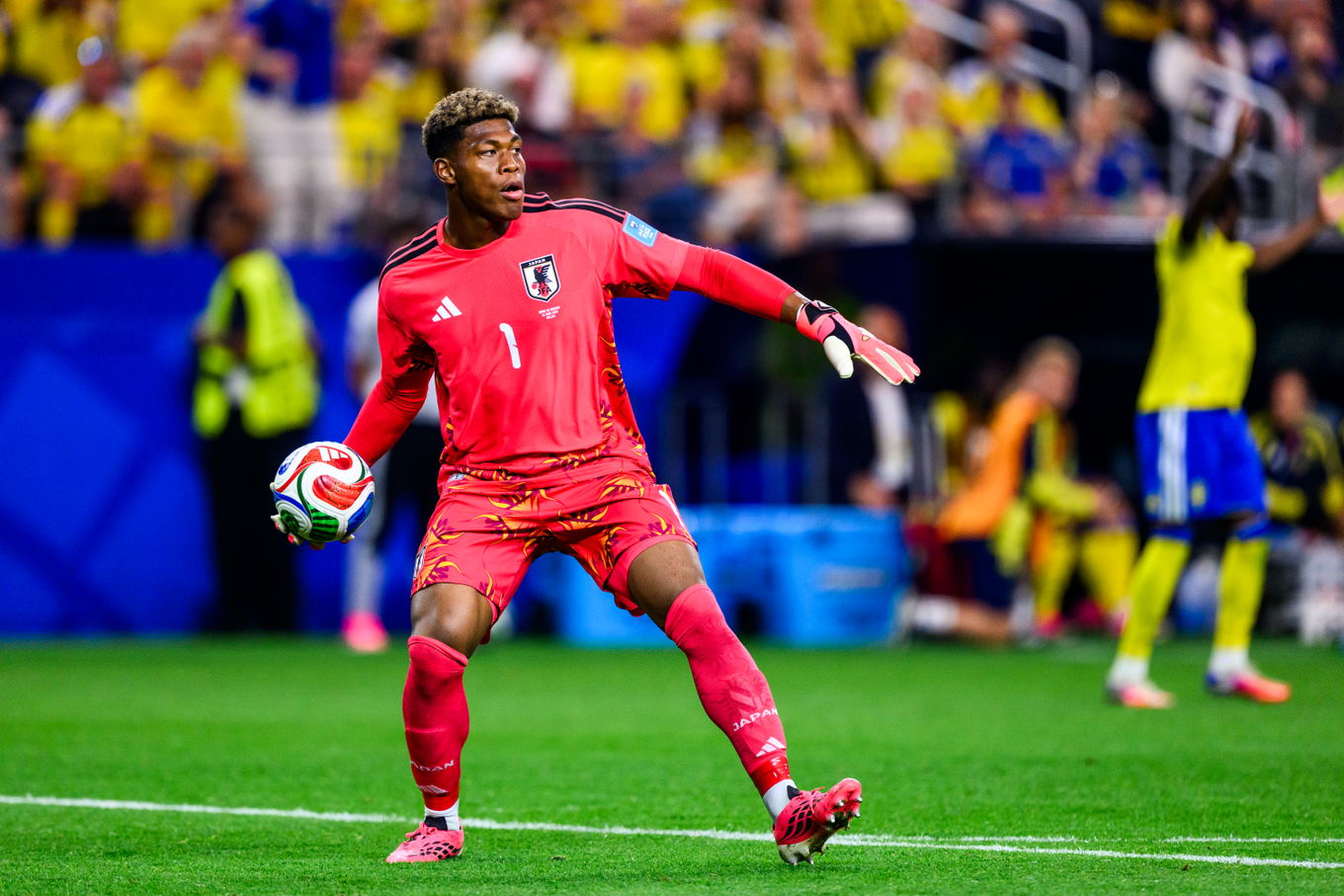 El portero Zion Suzuki de Japón durante el partido del Mundial 2026 contra Suecia en Dallas