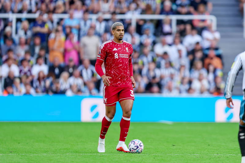 Liverpool complete surprise Araujo loan from Barcelona