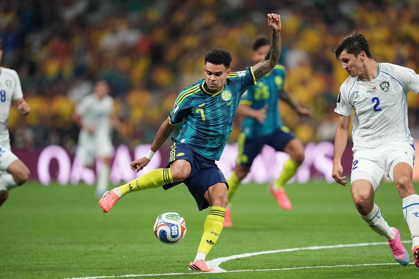 Luis Díaz dribbles for Colombia against Uzbekistan in the 2026 World Cup