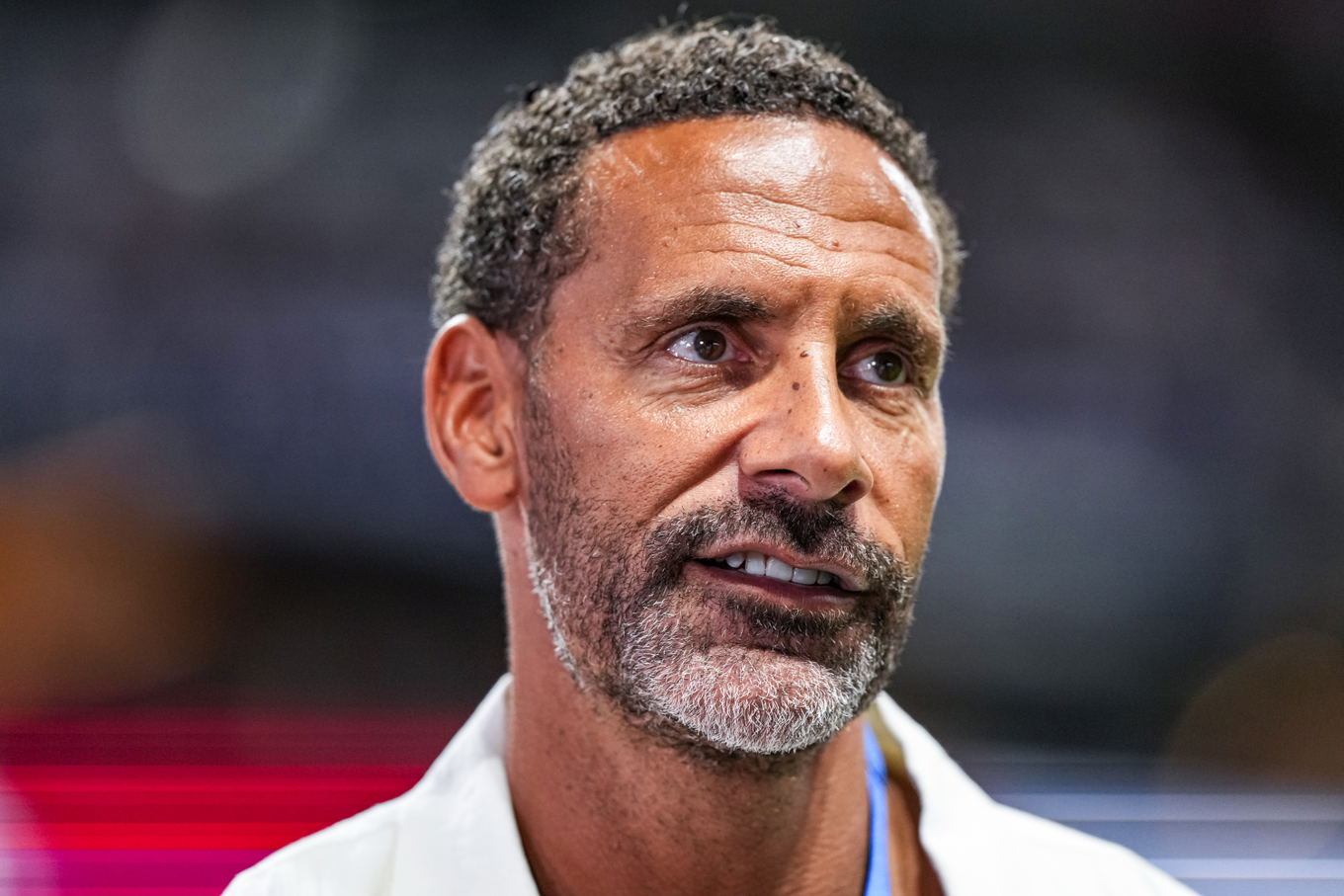 Rio Ferdinand durante la semifinal del Mundial 2026 entre Inglaterra y Argentina en el Mercedes-Benz Stadium de Atlanta
