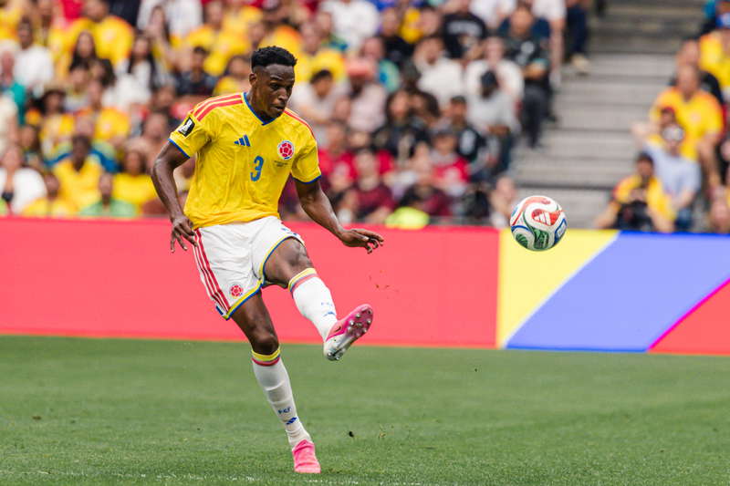 Jhon Lucumi transfer battle as Bologna hold firm
