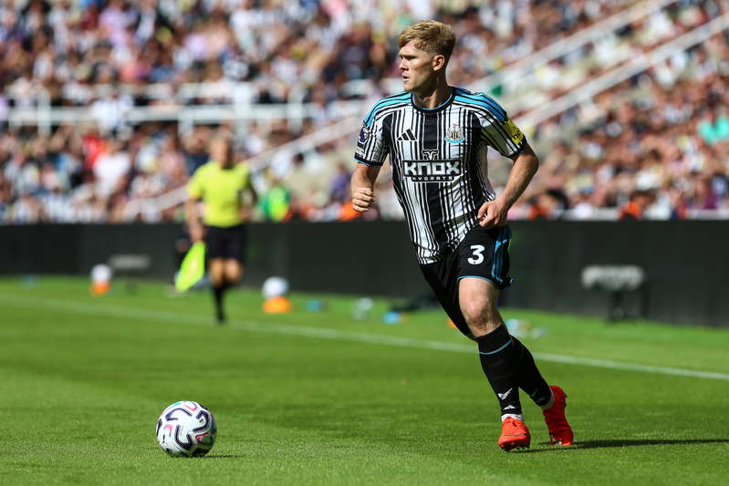 Lewis Hall, a un obstáculo carísimo de un salto al Manchester United