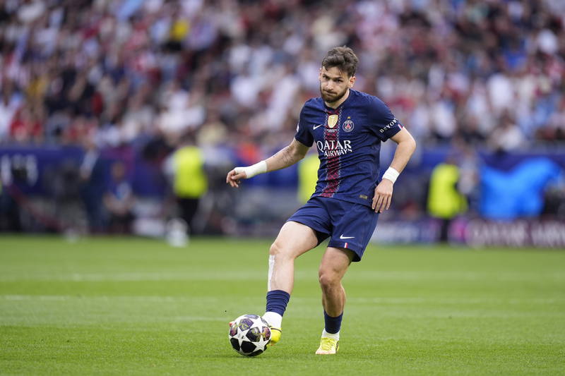 Khvicha Kvaratskhelia Arsenal transfer put on hold by PSG
