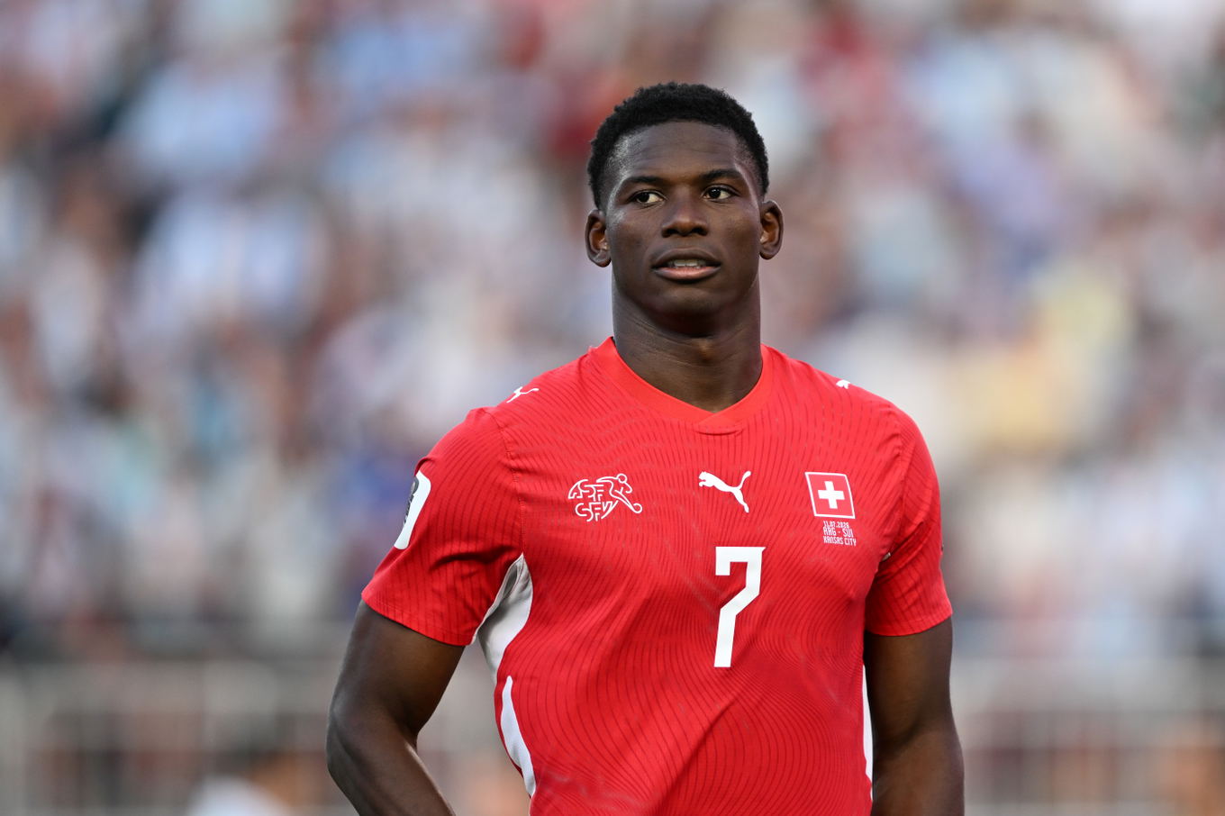 Breel Embolo de Suiza durante el partido de cuartos de final del Mundial 2026 contra Argentina en Kansas City