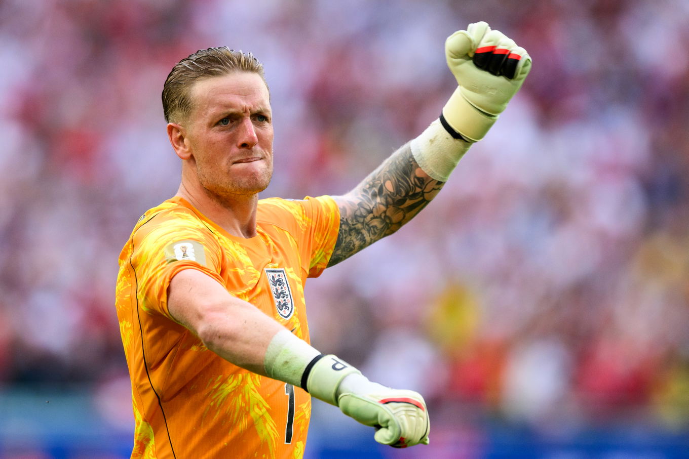 El portero Jordan Pickford de Inglaterra celebra durante el partido de cuartos de final del Mundial 2026 contra Noruega en Miami