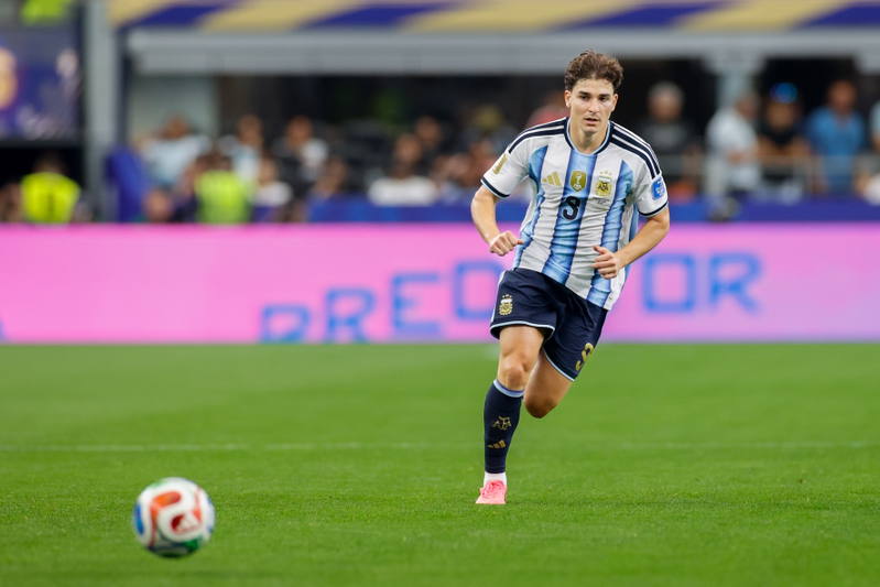 Julian Alvarez transfer news: Barcelona lead the chase as Atletico hold firm