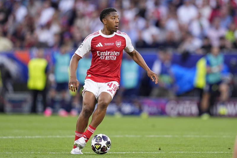 El futuro de Myles Lewis-Skelly se pone bajo los focos mientras el Manchester United ronda al canterano del Arsenal