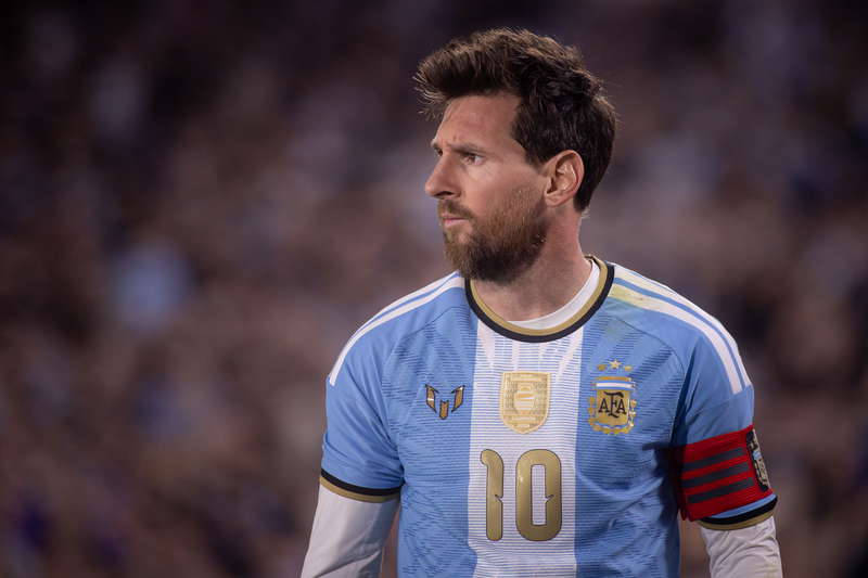 La despedida de Messi se tiñe de emoción y reproches
