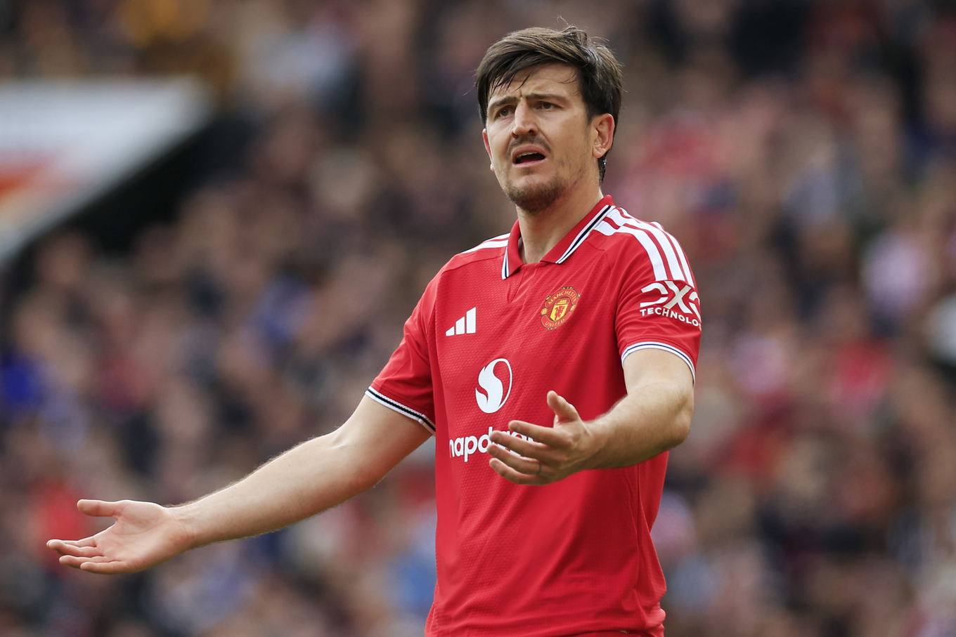 Harry Maguire del Manchester United durante el partido de la Premier League contra el Nottingham Forest en Old Trafford, Mánchester