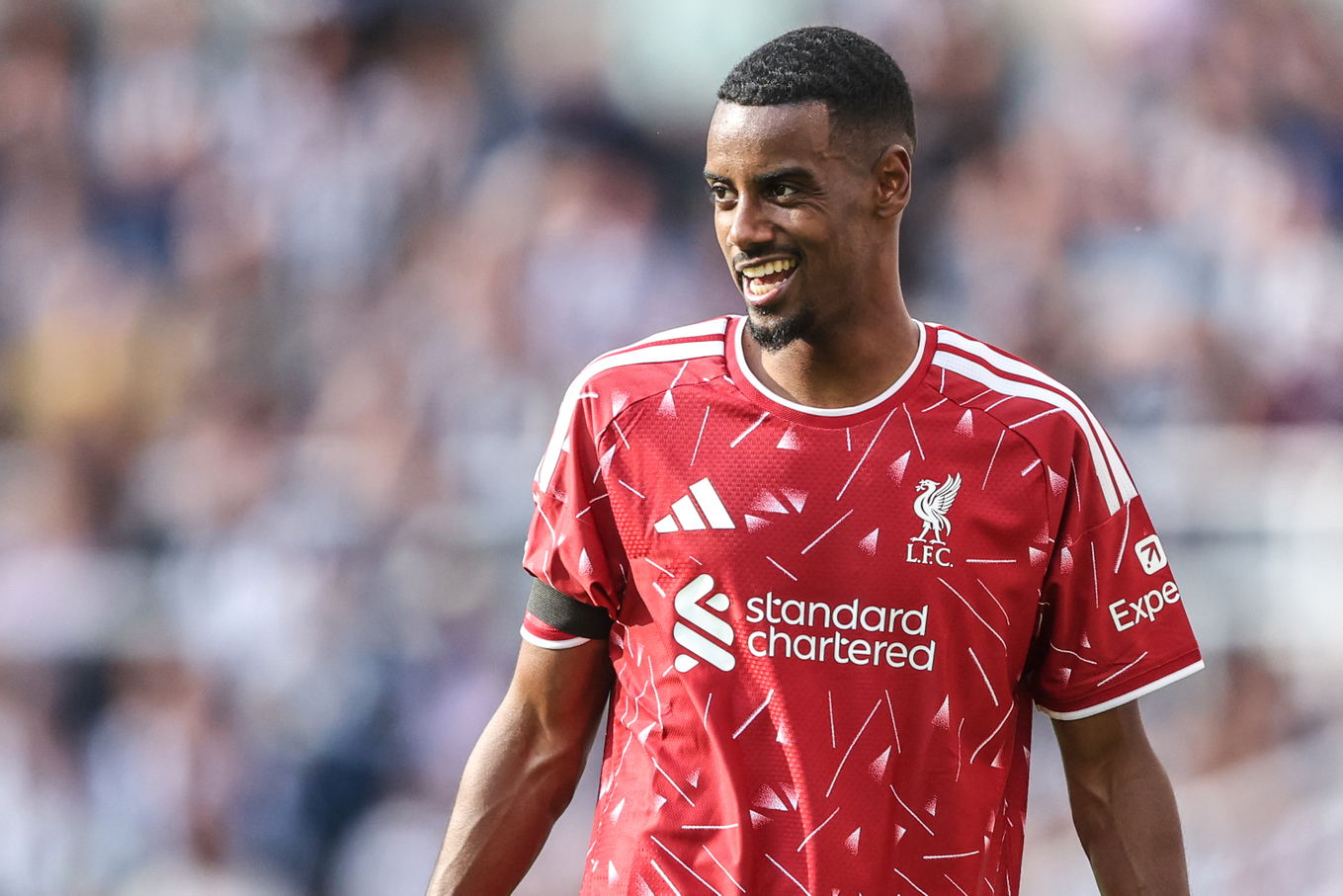Alexander Isak del Liverpool durante el partido de la Premier League contra el Newcastle United en St James' Park, Newcastle