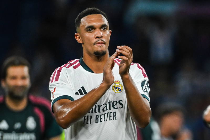 Trent Alexander-Arnold, prueba en el centro del campo en el Real Madrid