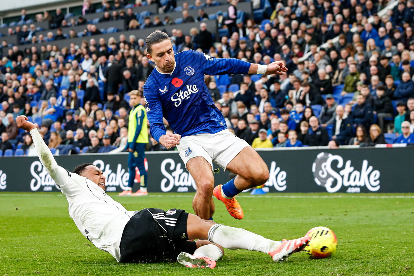 Jack Grealish of Everton and Kenny Tete of Fulham during the Premier League match at the Hill Dickinson Stadium in Liverpool