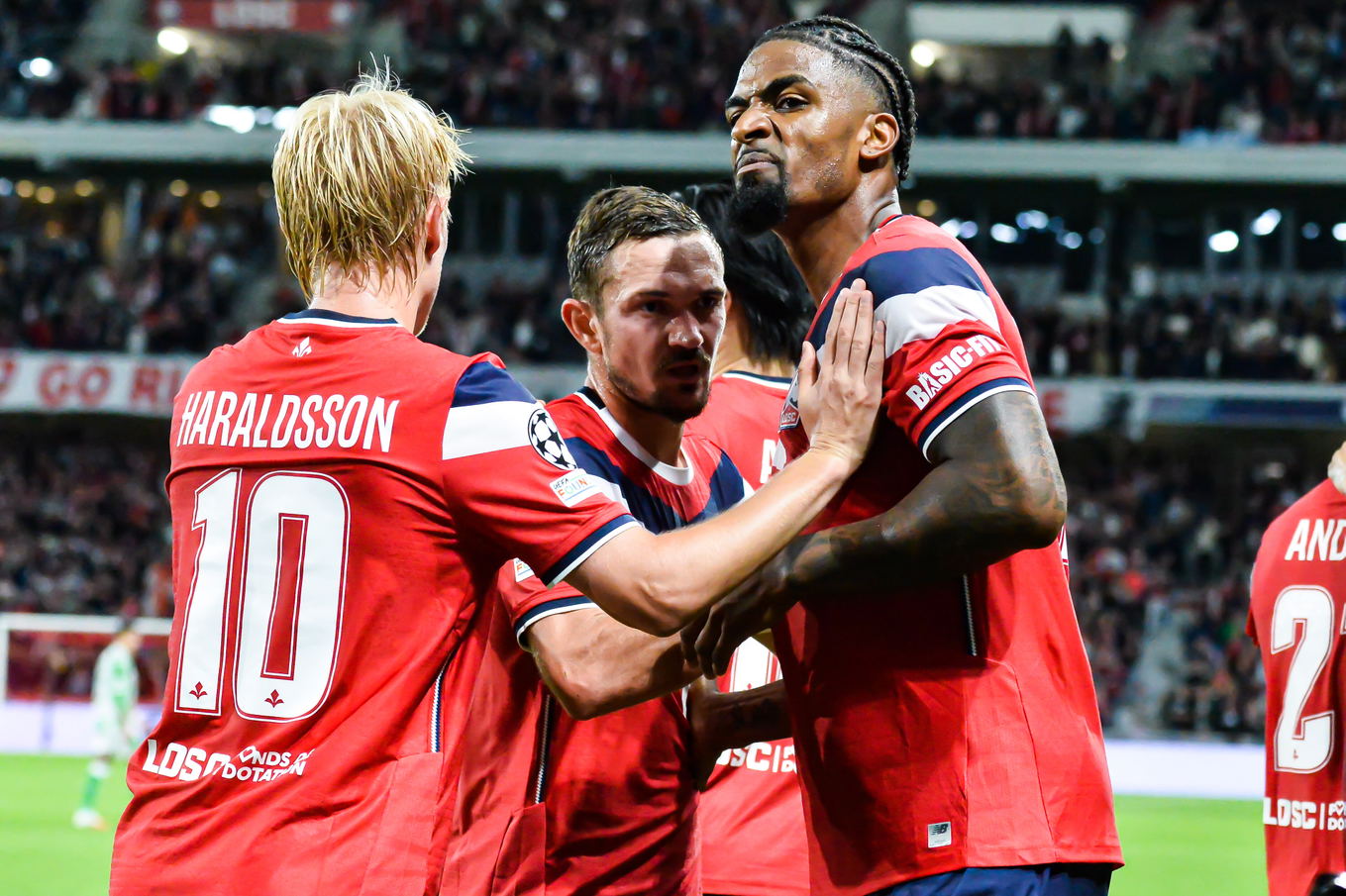 Los jugadores del Lille celebran el gol de Alexsandro durante el partido de la UEFA Champions League contra el Real Betis