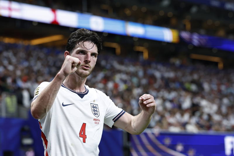 El hat-trick de Saka sella la medalla de bronce de Inglaterra en un emocionante encuentro de diez tantos