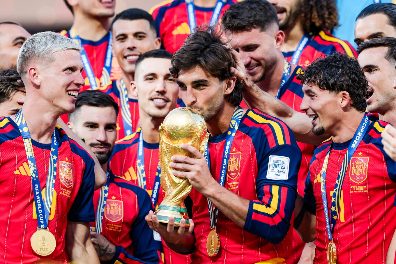 Ferran Torres y sus compañeros de España celebran la victoria en la final del Mundial 2026 contra Argentina en el MetLife Stadium de Nueva Jersey