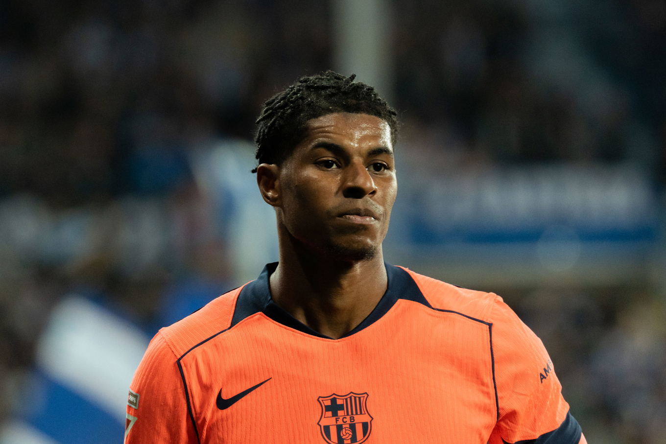 Marcus Rashford (N.º 14) abatido tras la derrota después del partido de LaLiga EA Sports entre el Alavés y el Barcelona en el Estadio de Mendizorroza, el 13 de mayo de 2026, en   Vitoria-Gasteiz, España.