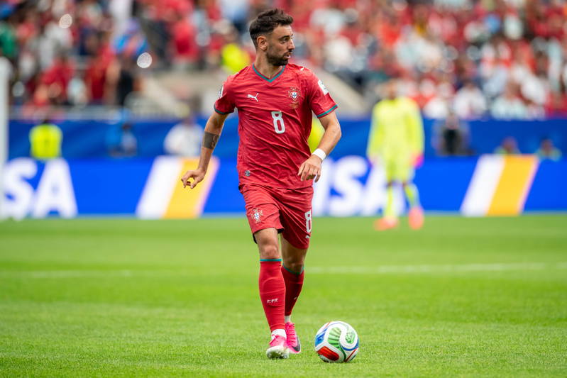 Casemiro backs Bale over Ronaldo and praises Bruno Fernandes’s passing