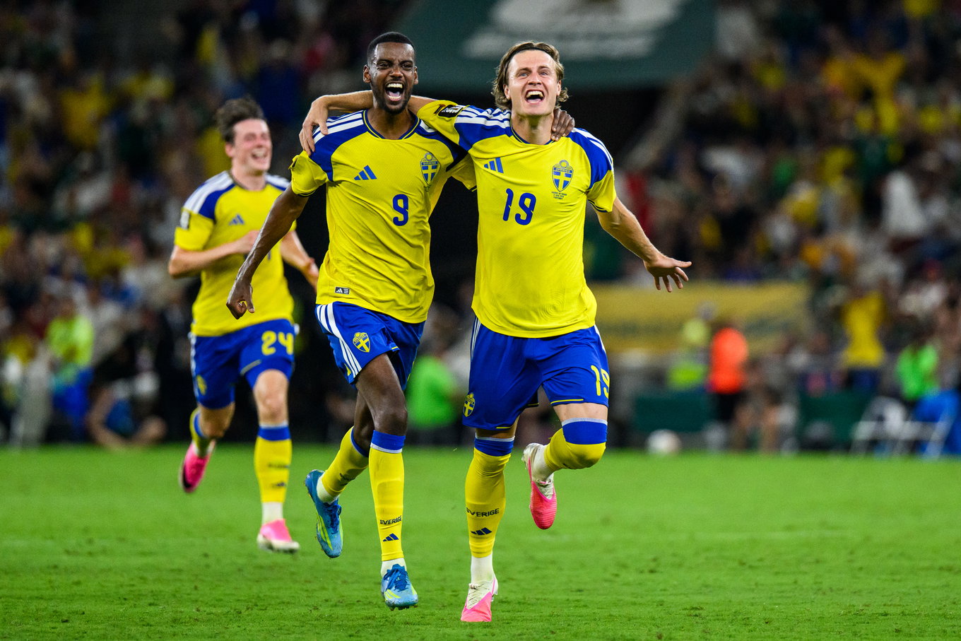 260614 Alexander Isak and Mattias Svanberg of Sweden celebrate after 4-1 during the FIFA World Cup 2026 football match between Sweden and Tunisia on June 14, 2026 in Monterrey. Photo: Joel Marklund / BILDBYRAN / kod JM / PA1234 bbeng fotboll football soccer fotball vm fotbolls-vm fotball-vm fotbolls-vm 2026 fifa world cup 2026 sverige sweden sverige a tunisien tunisia jubel (