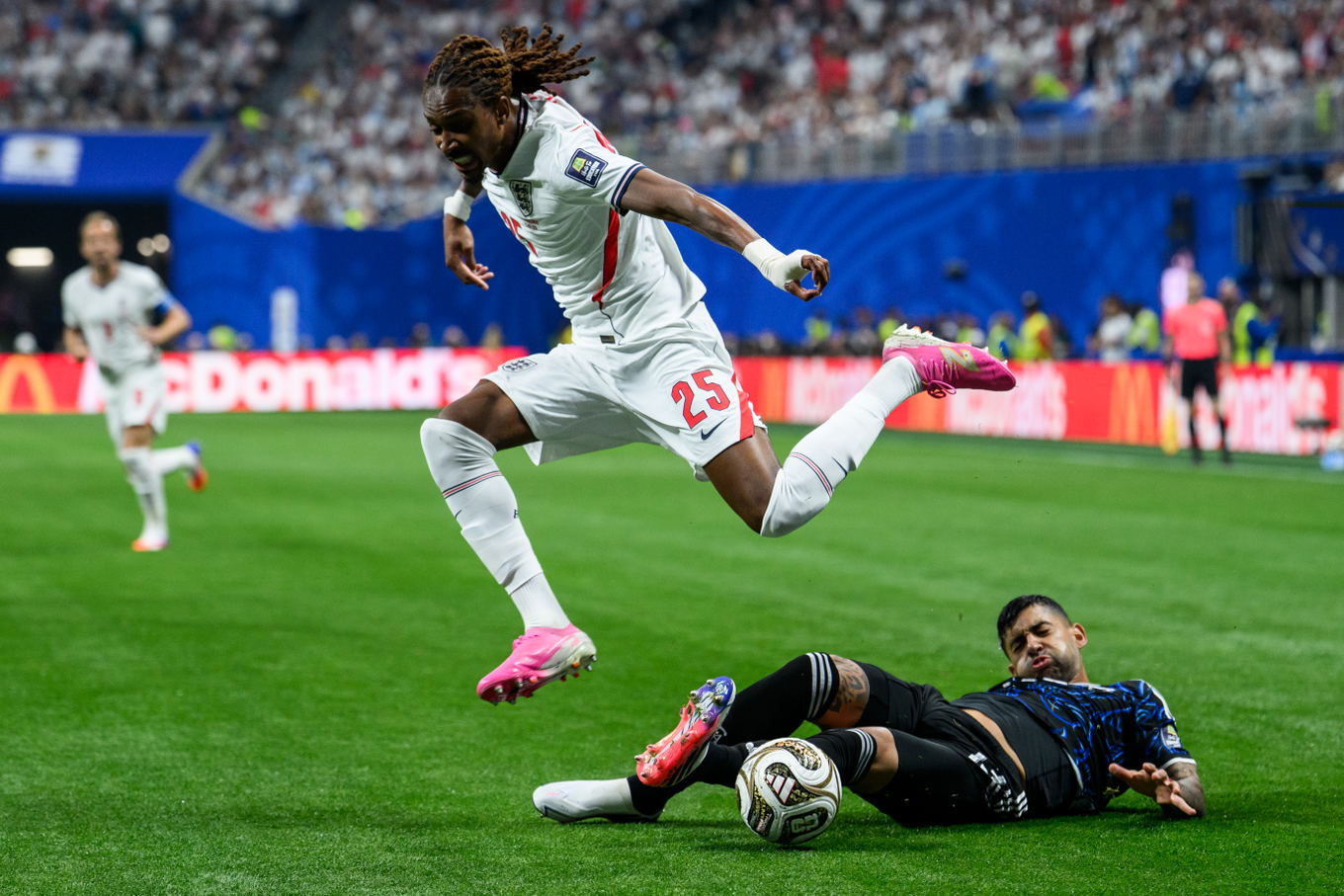 Djed Spence of England and Cristian Romero of Argentina during the FIFA World Cup 2026 semi-final in Atlanta