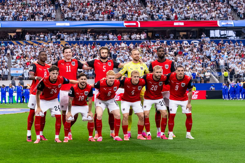 España-Austria: Oyarzabal y Porro deciden para España