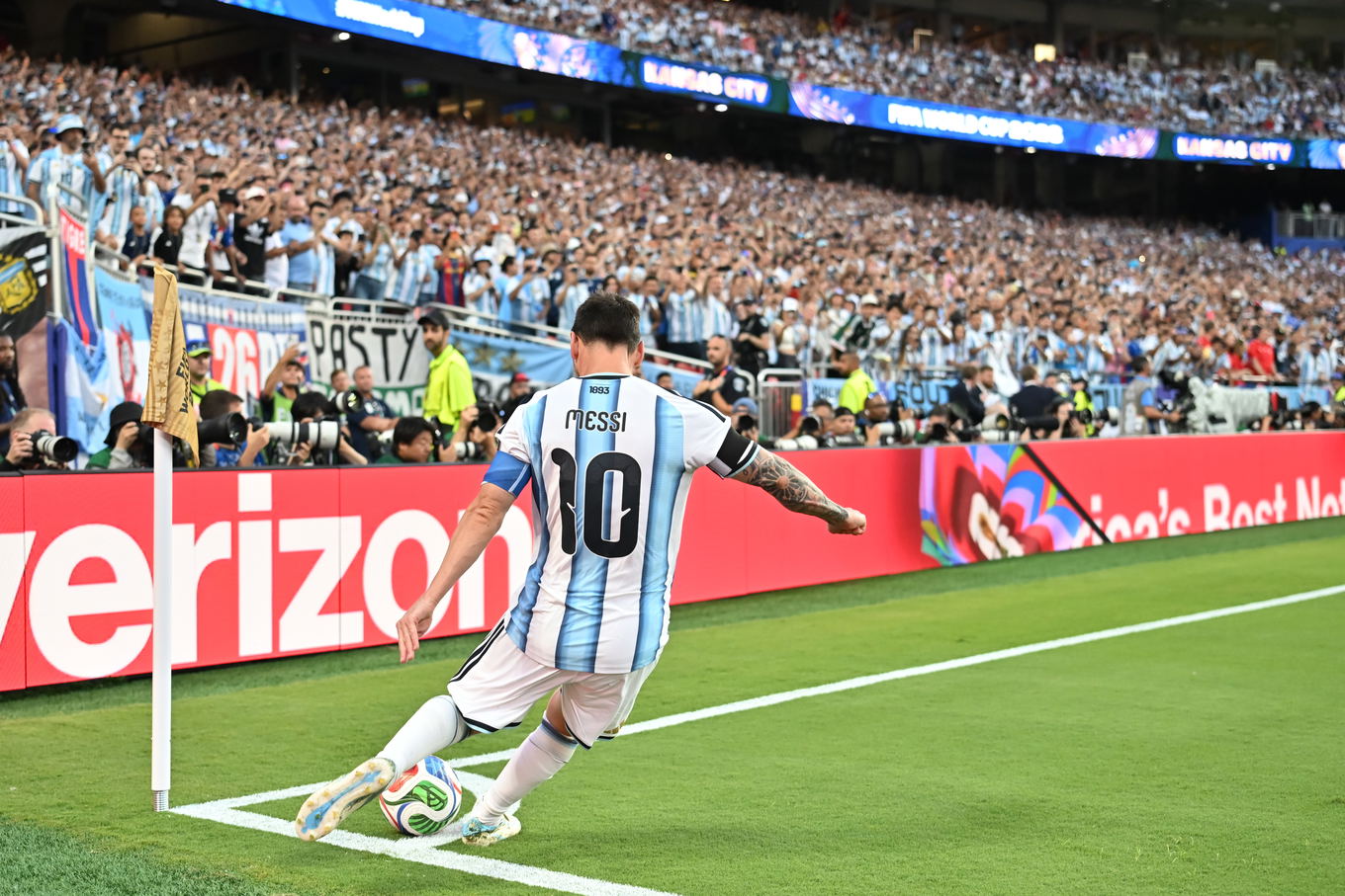 Lionel Messi of Argentina takes a corner during the FIFA World Cup 2026 quarter-final against Switzerland in Kansas City